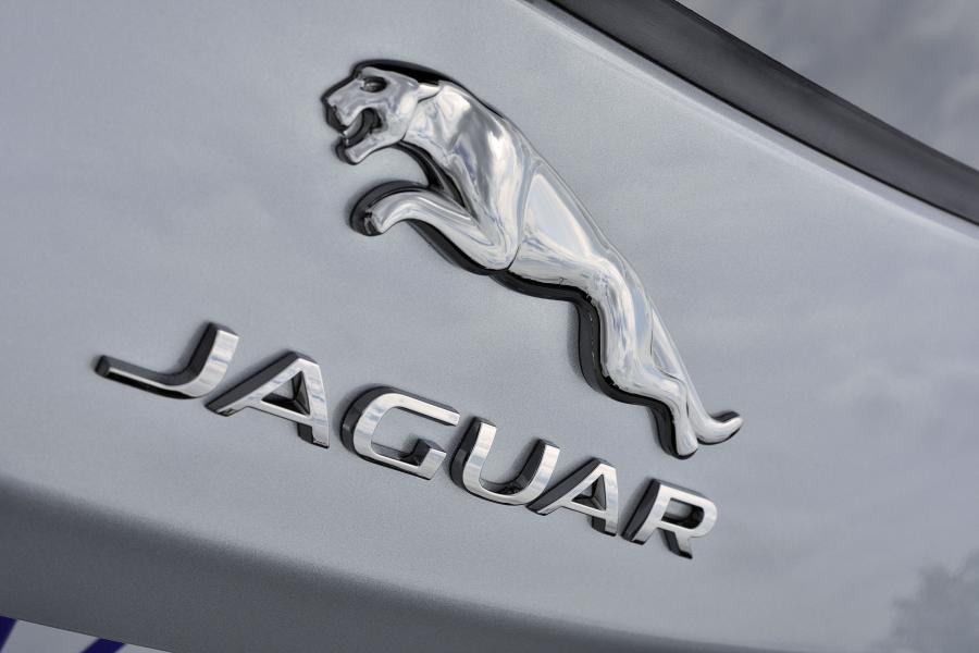 Логотип Jaguar F-Pace SVR 2019 года  (ZA) (фото 22 из 30)